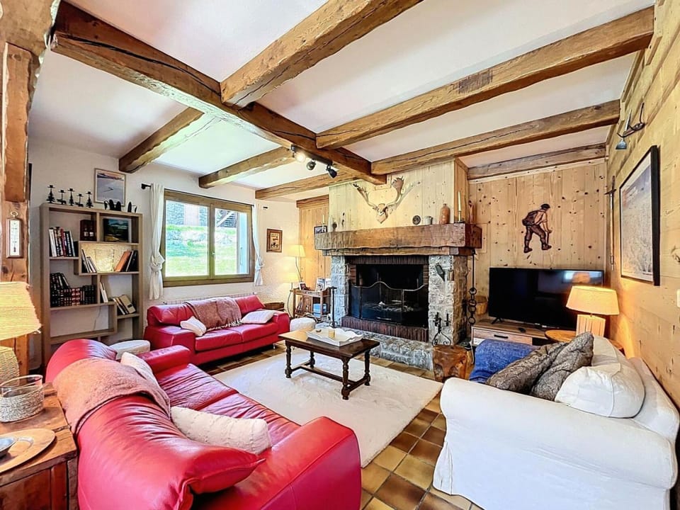 Chalet La Maisonnee - CHALET DE CHARME - PROCHE PISTES - 15 PERS MAE-0383 Apartment in Villarembert