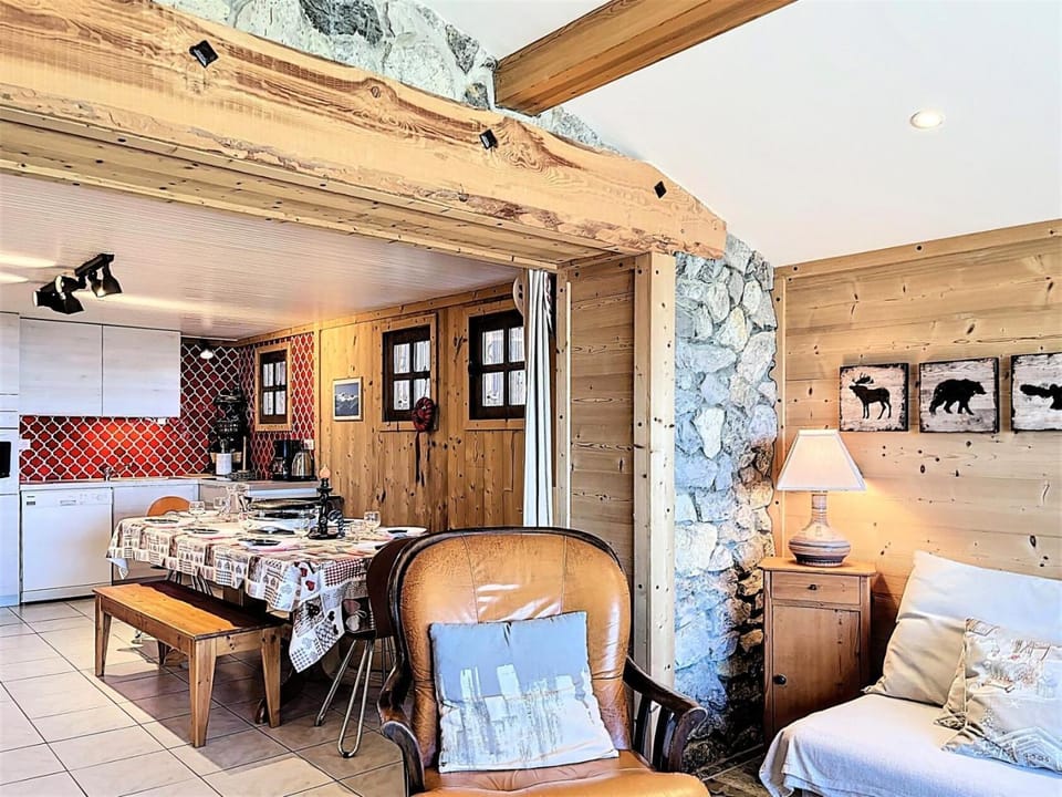 Chalet La Maisonnee - APPARTEMENT 8 PERS - DANS CHALET - PROCHE PISTES MAE-0393 Apartment in Villarembert