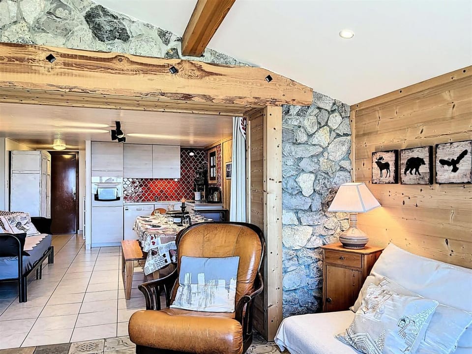 Chalet La Maisonnee - APPARTEMENT 8 PERS - DANS CHALET - PROCHE PISTES MAE-0393 Apartment in Villarembert