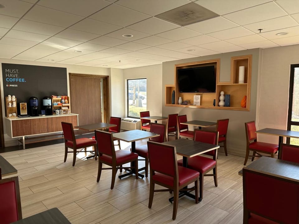 Communal lounge/ TV room, Breakfast