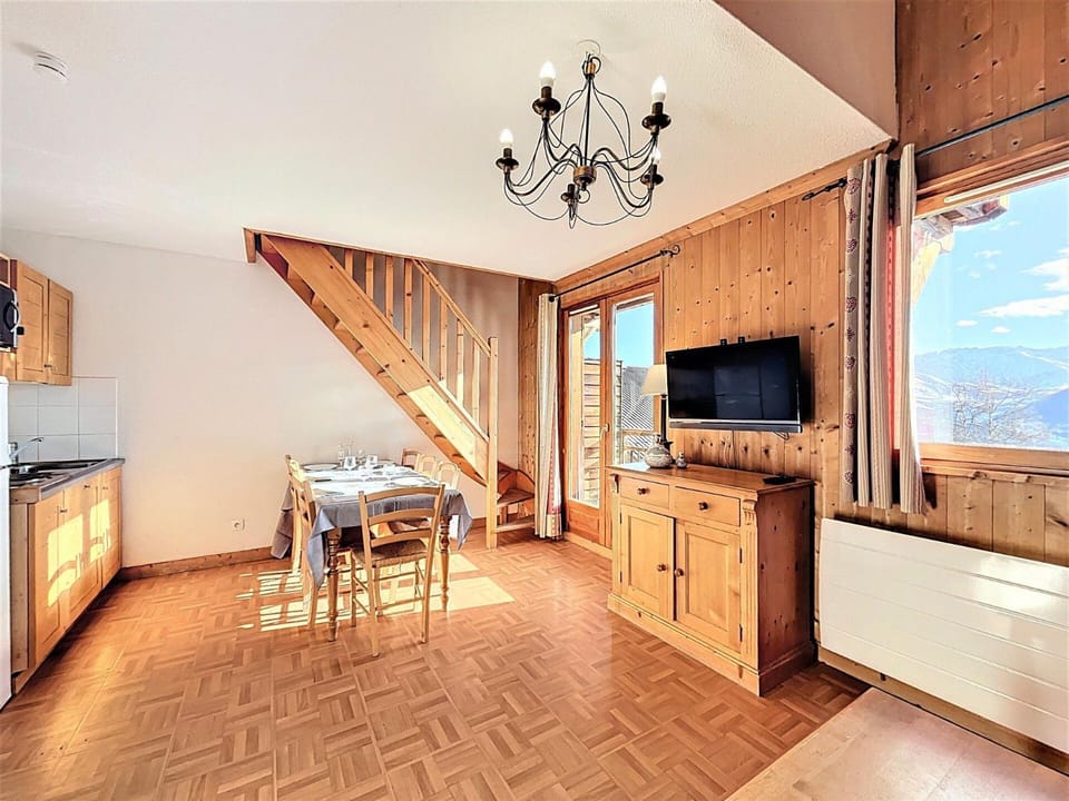 Chalet Des Cimes - Appartement duplex - 7/8 personnes MAE-0473 Apartment in Villarembert