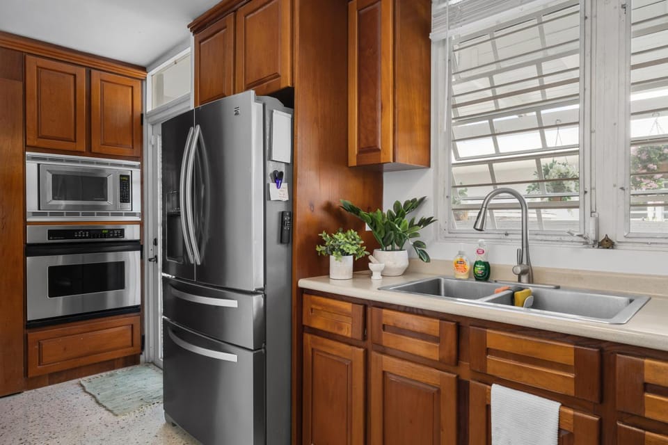 Cozy 4bed San Juan Stay AC Rooms Workspace House in San Juan