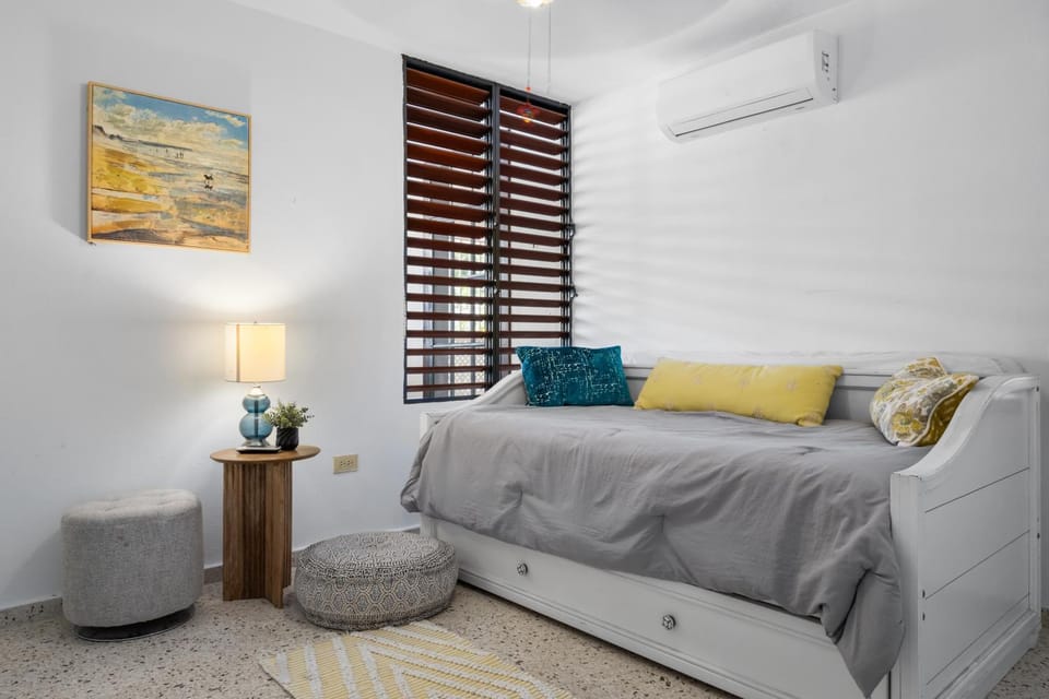 Cozy 4bed San Juan Stay AC Rooms Workspace House in San Juan