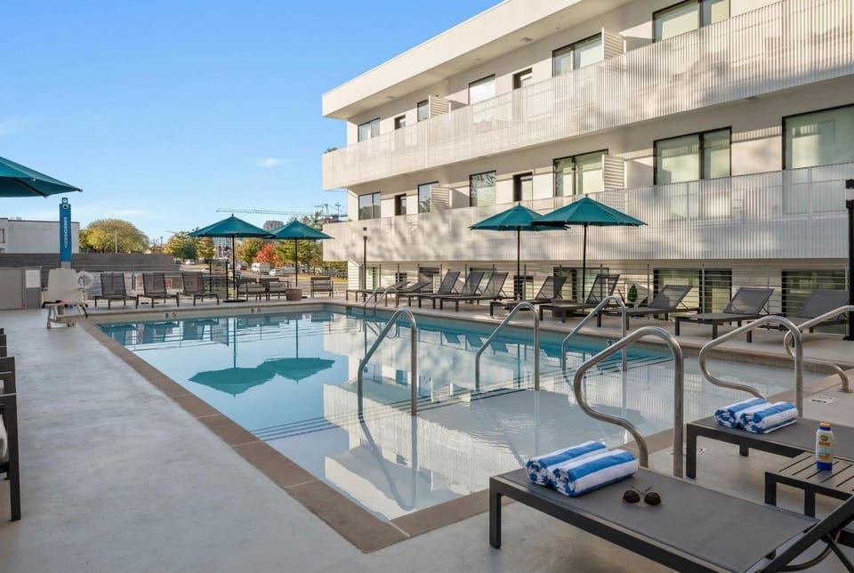 New Walk to Gulch - Private Penthouse Pool & Deck Views Apartment in Nashville