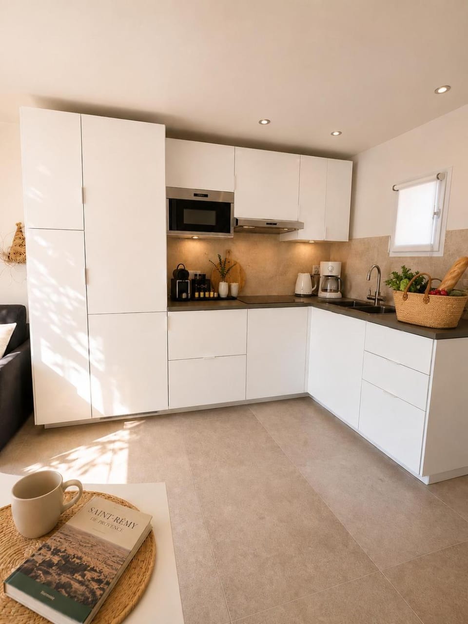 Coffee/tea facilities, Kitchen or kitchenette, dishwasher, stove