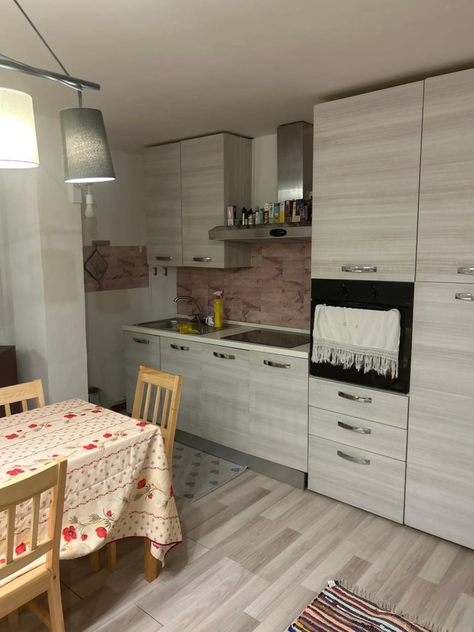 Kitchen or kitchenette, Dining area, oven, pet friendly, stove