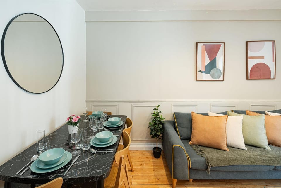 Living room, Seating area, Dining area
