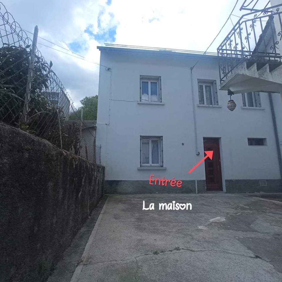 Studio hypercentre, calme, idéal cyclistes à Argelès-Gazost, TOUT inclus Apartment in Occitanie