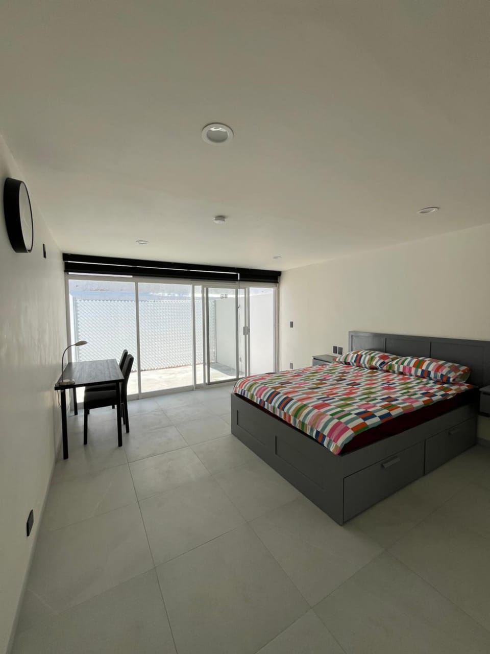 Bonito espacio de habitación con terraza, cocina y baño privado en Oasis Malvas - World Cup visitors welcome! Apartment in Guadalajara