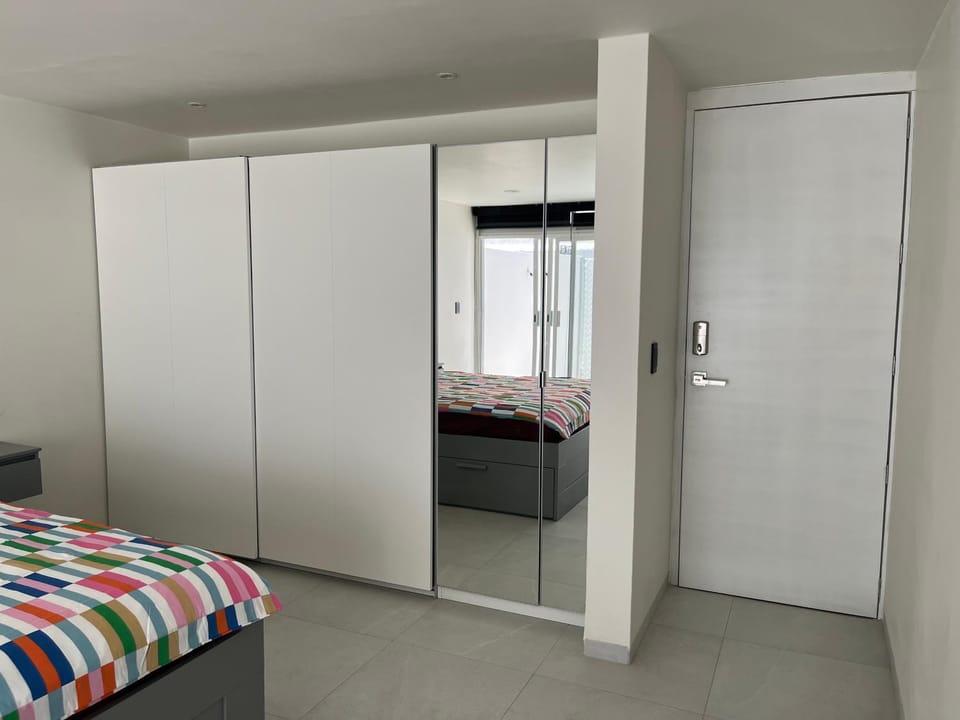 Bonito espacio de habitación con terraza, cocina y baño privado en Oasis Malvas - World Cup visitors welcome! Apartment in Guadalajara