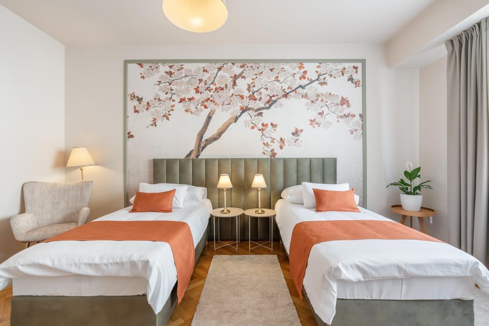 Bed, Decorative detail, Seating area, Bedroom