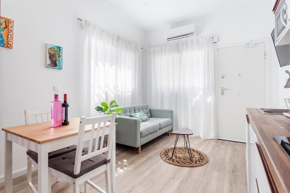 Cozy & new studio apartment next to Turia Gardens Apartment in Valencia