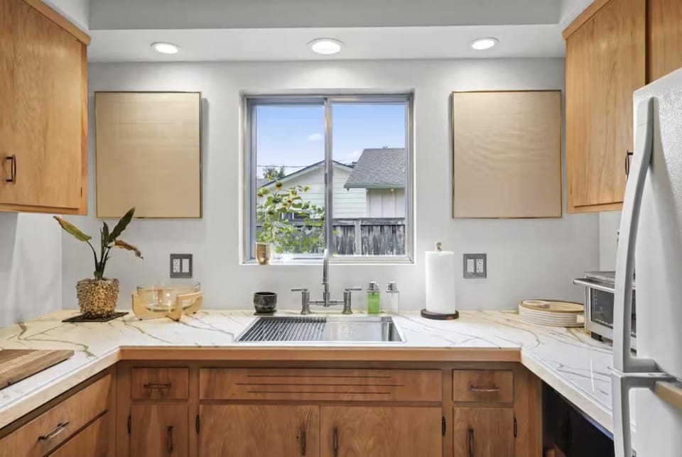 The Jasmine House - Cute & Centrally Located home House in Eugene