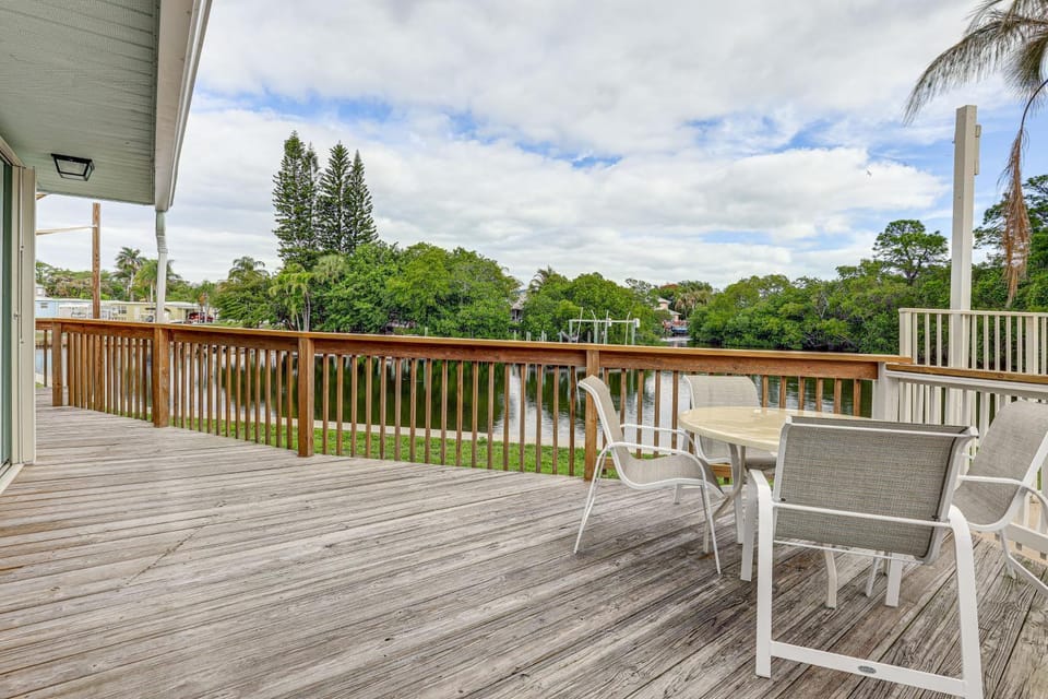 4 Mi to Beach! Jupiter Retreat w/ Pool Access House in Jupiter