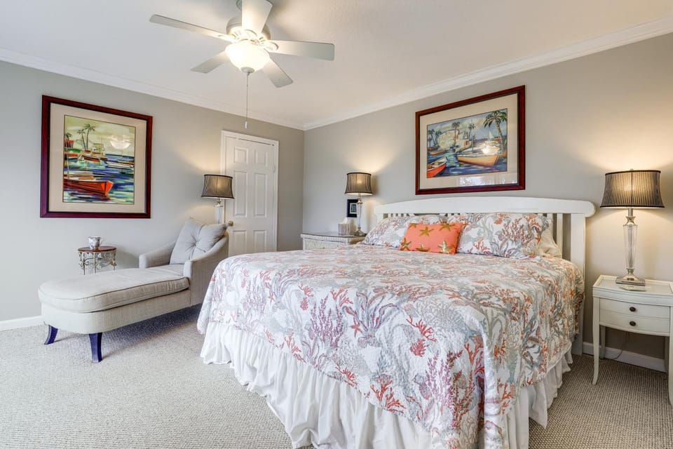 4 Mi to Beach! Jupiter Retreat w/ Pool Access House in Jupiter
