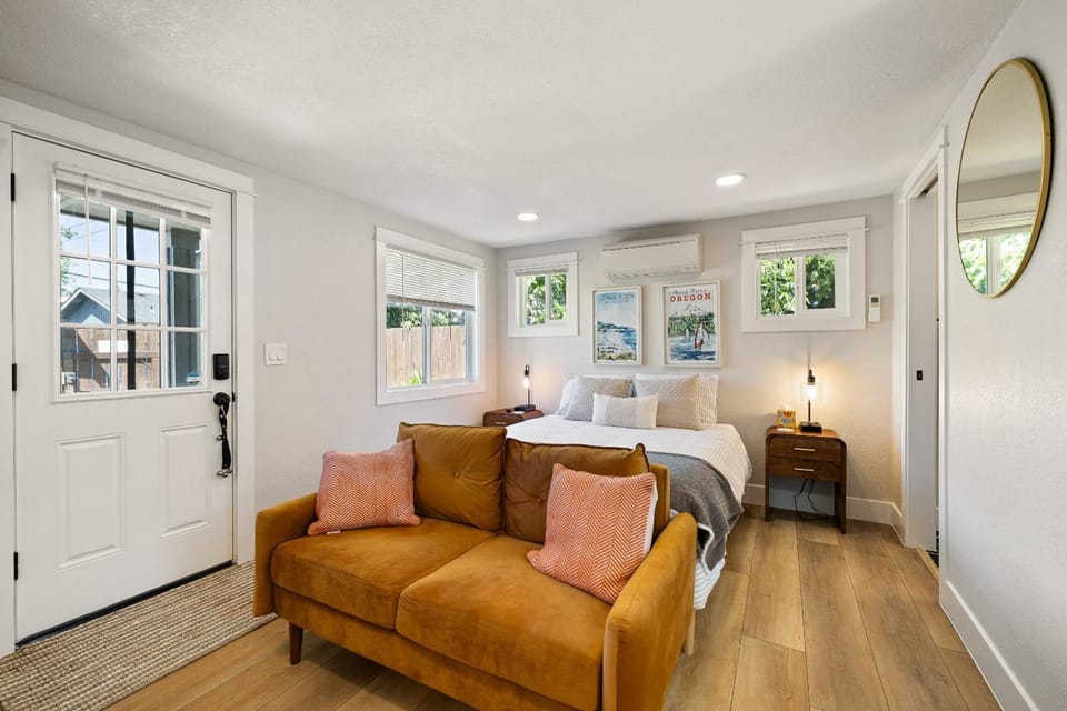 Cozy Casita - Minutes to Autzen & Downtown home House in Eugene