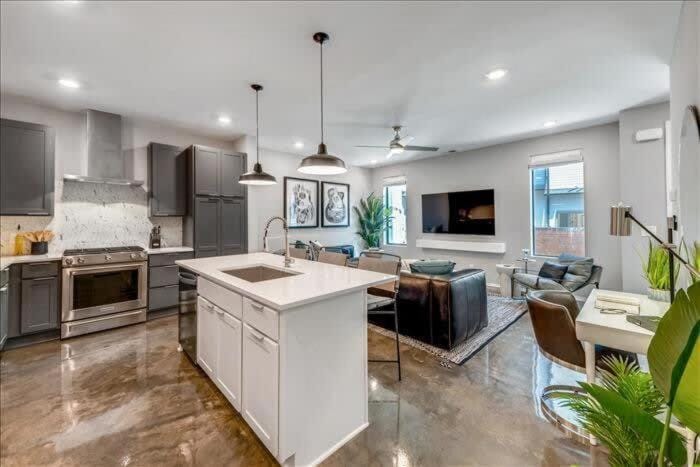 New Luxury Home Private Roof Deck House in East Nashville