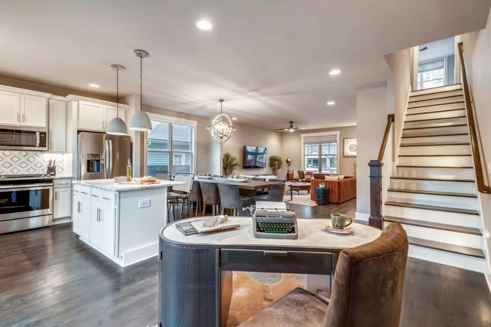 Private Single Family Luxury Home Hot Tub House in Nashville