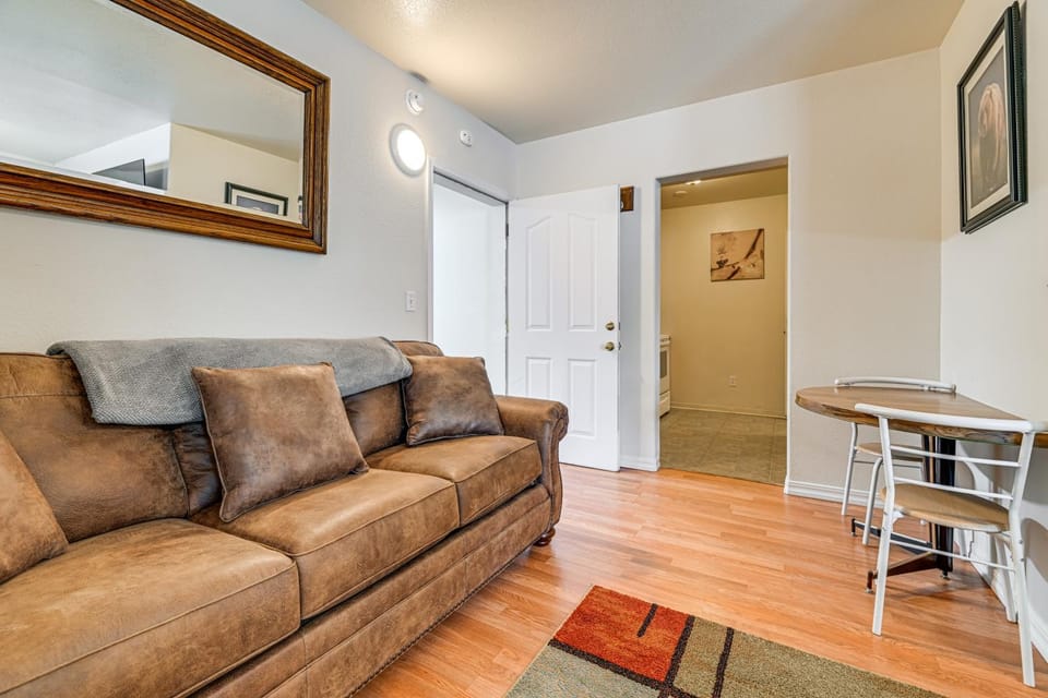 Patio & Game Room! Cozy Studio Near Oregon Caves Apartment in Oregon