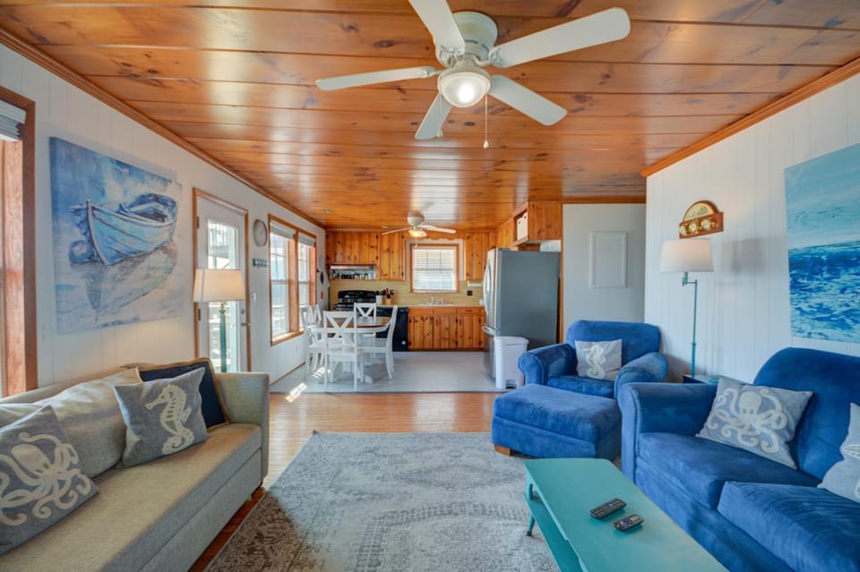 Discover Sea La Vie an oceanfront 3-bedroom haven in Surf City, perfect for families! Apartment in Surf City