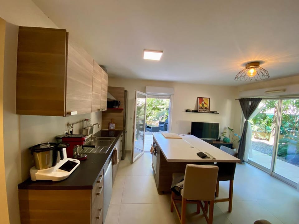 Kitchen or kitchenette, Living room