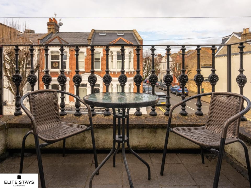 Balcony/Terrace, Balcony/Terrace, Street view, Quiet street view