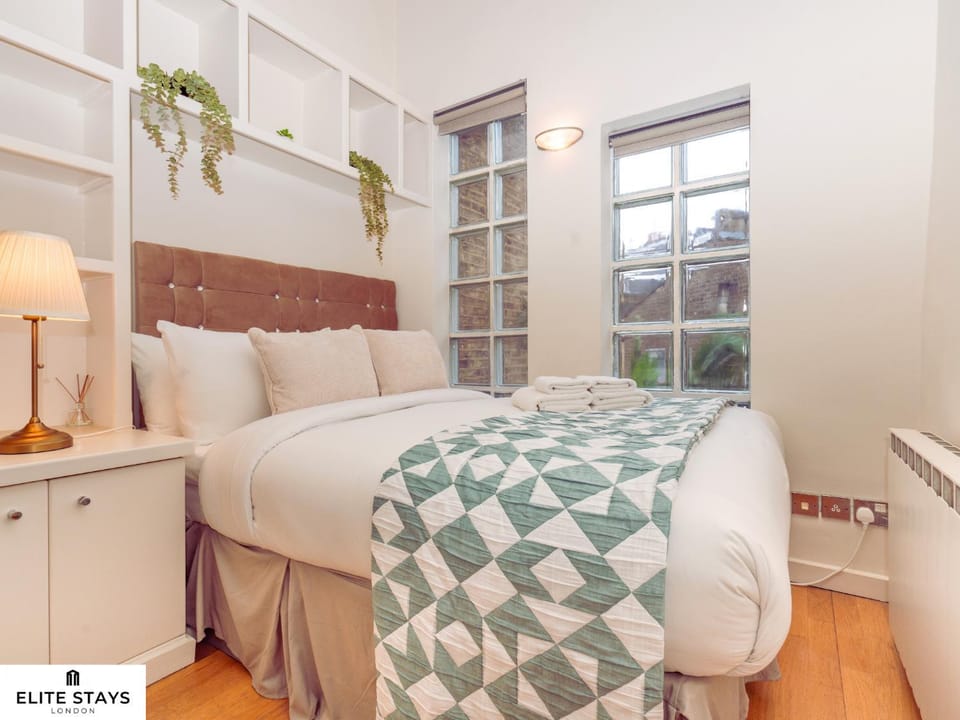 Bed, Bedroom, Guests
