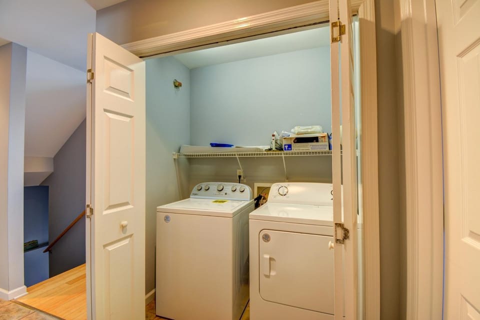 Enjoy beachfront views at Going Coastal, a spacious 4-bedroom home in Surf City Apartment in Surf City