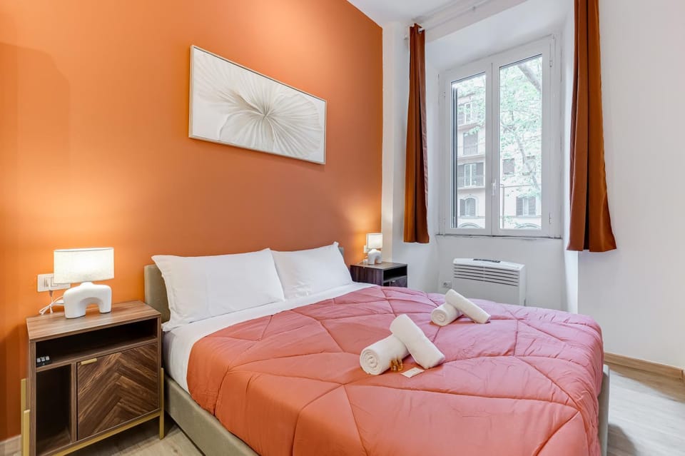 Photo of the whole room, Bedroom