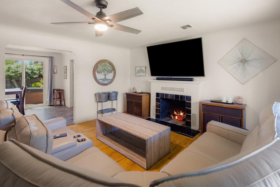 The Mixture - Hot Tub, Fire Pit & Covered Outdoor Dining home House in Eugene