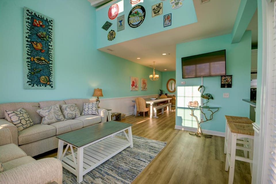 Experience ocean views at Summer Winds 215 ManaTease Me, a spacious 5-bedroom condo in Surf City Apartment in Surf City