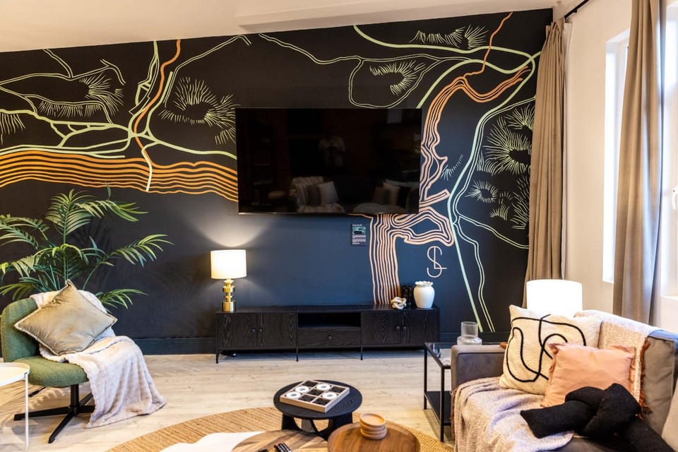 TV and multimedia, Living room, Seating area, Evening entertainment