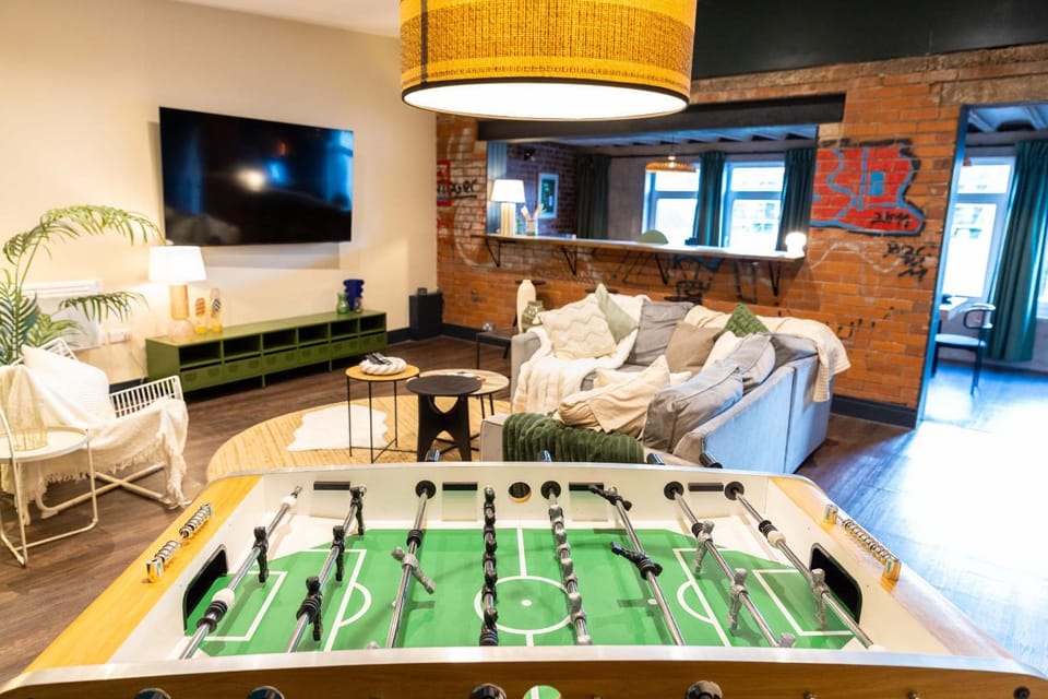 TV and multimedia, Living room, Photo of the whole room, Seating area, Evening entertainment