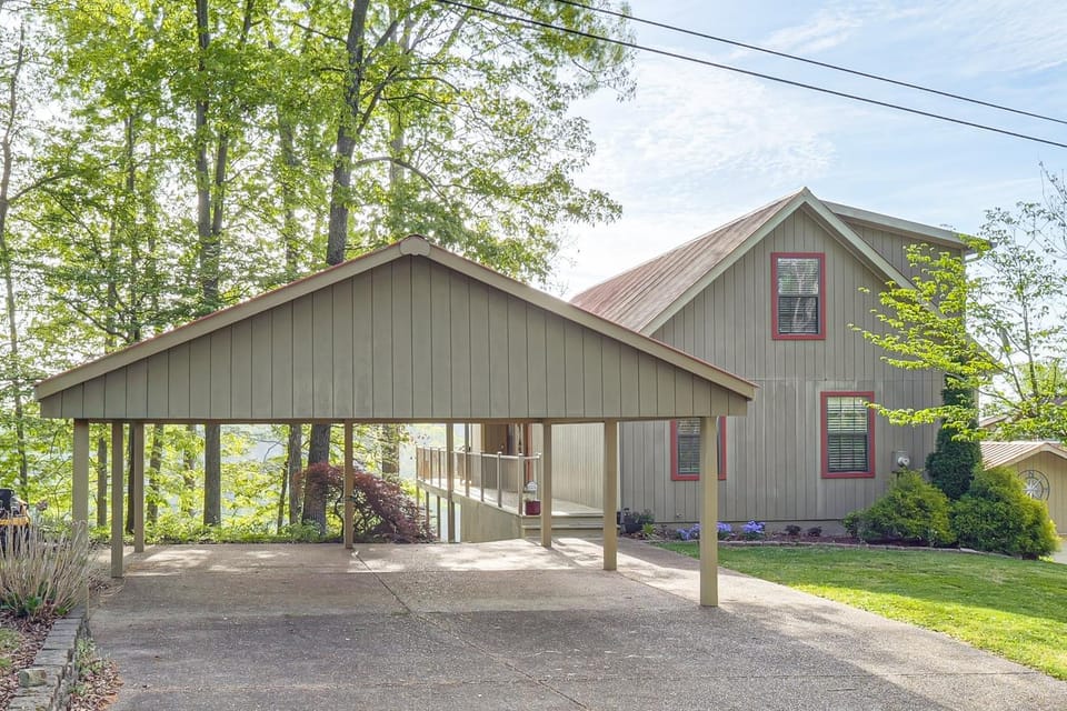Getaway 1 Mi to Sligo Marina & Center Hill Lake! House in Center Hill Lake