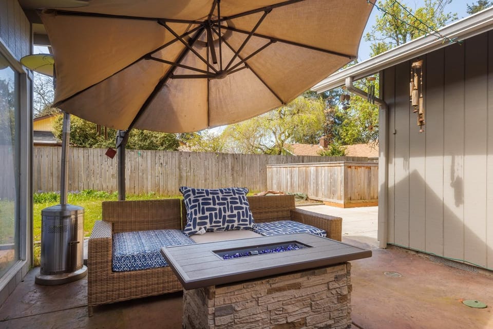 Zen Den - 10 Minutes to Autzen & Downtown home House in Springfield