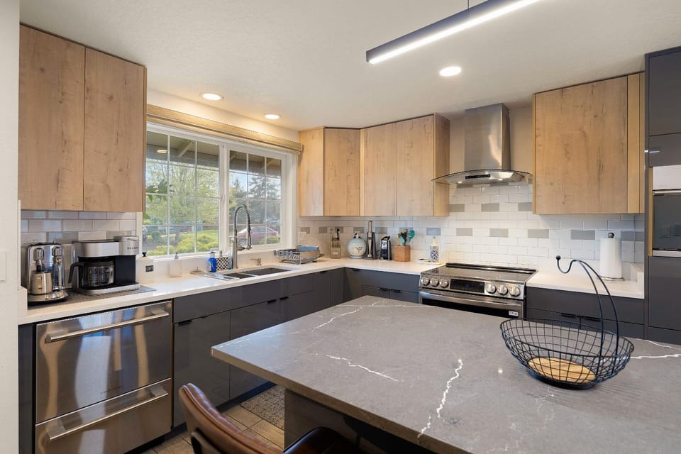 Zen Den - 10 Minutes to Autzen & Downtown home House in Springfield