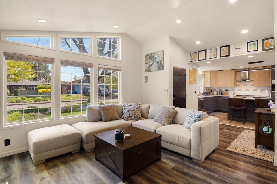 Zen Den - 10 Minutes to Autzen & Downtown home House in Springfield