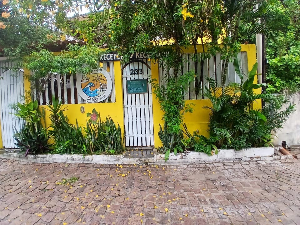 Roses hostel e pousada Hostel in Pipa Beach