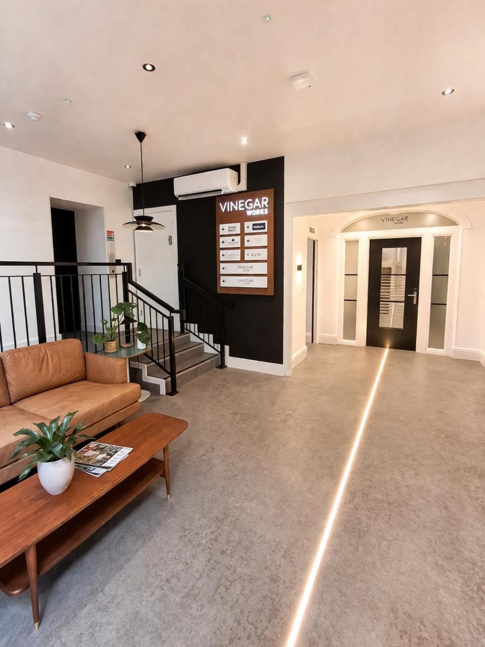 Stylish Studio at Vinegar Works Opposite Station Perfect for Business Stays - Sleeps 2 Apartment in Worcester