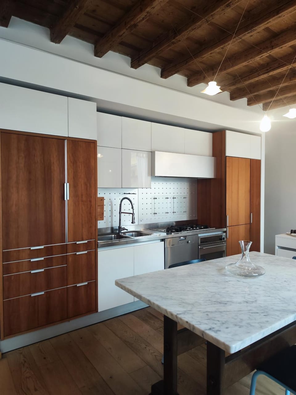 Kitchen or kitchenette, Dining area, dishwasher, stove