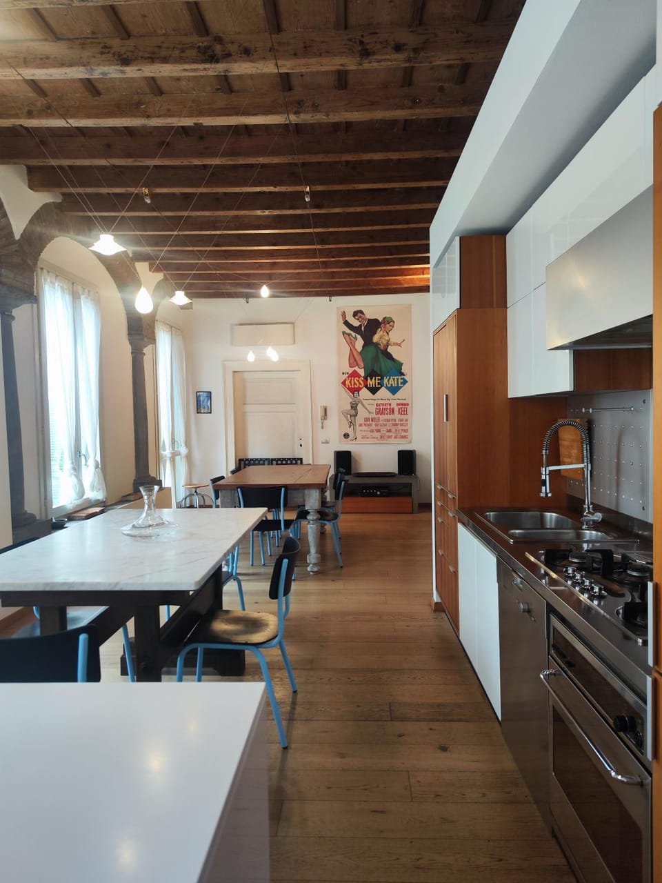 Kitchen or kitchenette, Seating area, Dining area