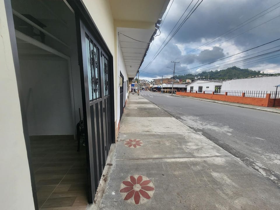 Apartamento cómodo, entrada independiente, parking moto Apartment in Popayán