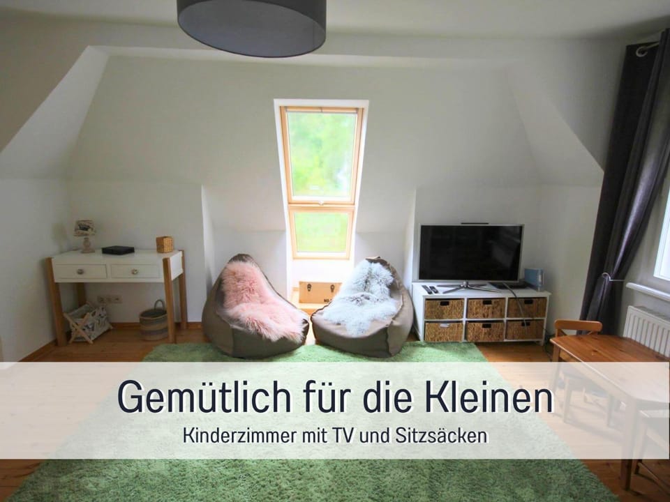 Ferienhaus Rotkäppchen mit großem Garten bei Berlin House in Berlin