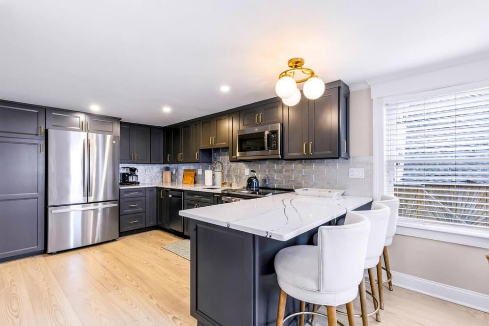 Charming Ptown Condo - Walk to Beach, Parking, AC Apartment in Provincetown