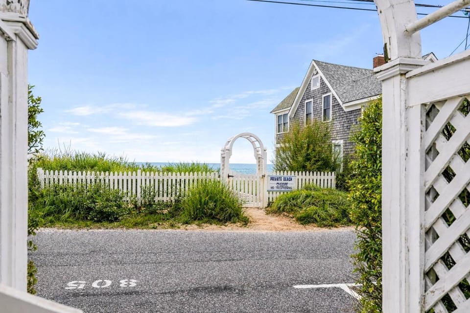 Charming Ptown Condo - Walk to Beach, Parking, AC Apartment in Provincetown
