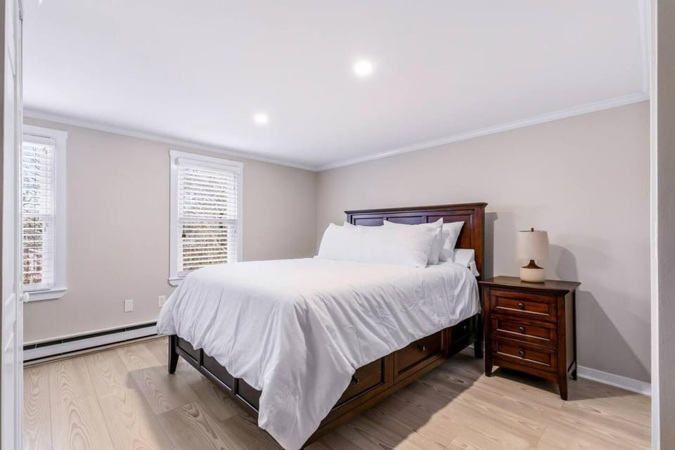 Charming Ptown Condo - Walk to Beach, Parking, AC Apartment in Provincetown