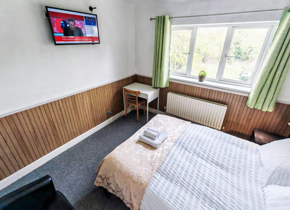 Azalea Studio - Self Contained One-Bed Studio Flat Apartment in Oxford