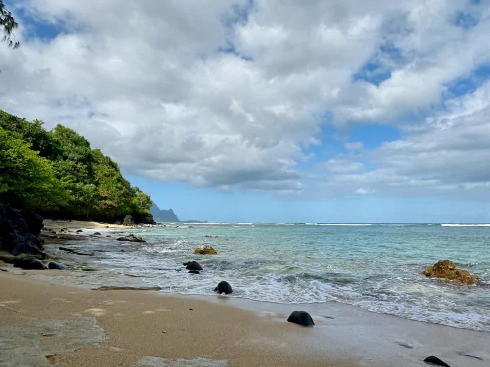 Ocean Bluff Gem in Princeville Beach Access Pool House in Princeville
