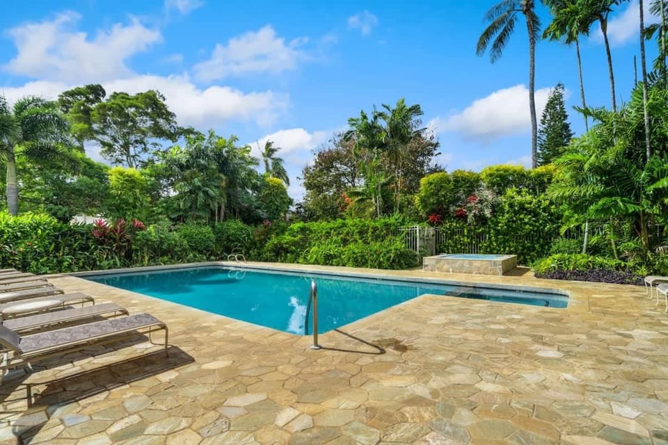 Ocean Bluff Gem in Princeville Beach Access Pool House in Princeville