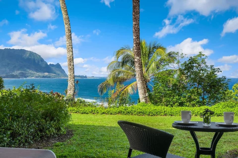 Ocean Bluff Gem in Princeville Beach Access Pool House in Princeville